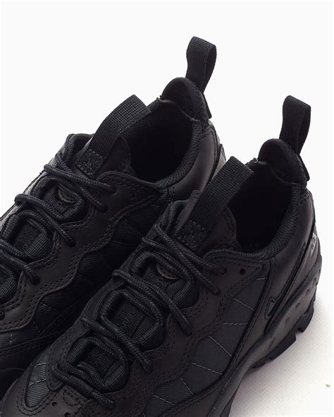 Nike air mada low triple black